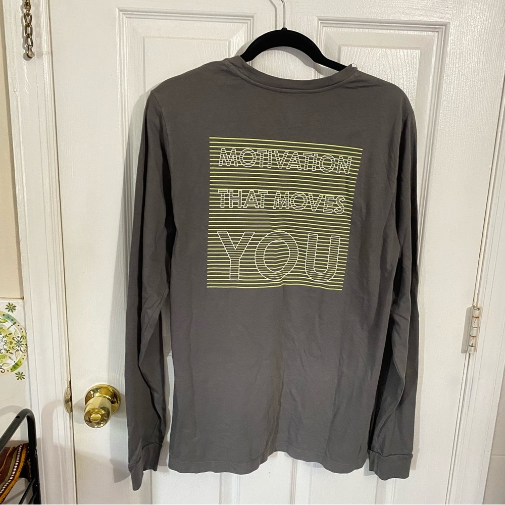 Peloton-Unisex M-Venice Pocket Graphic Logo Long Sleeve T-Shirt Gray